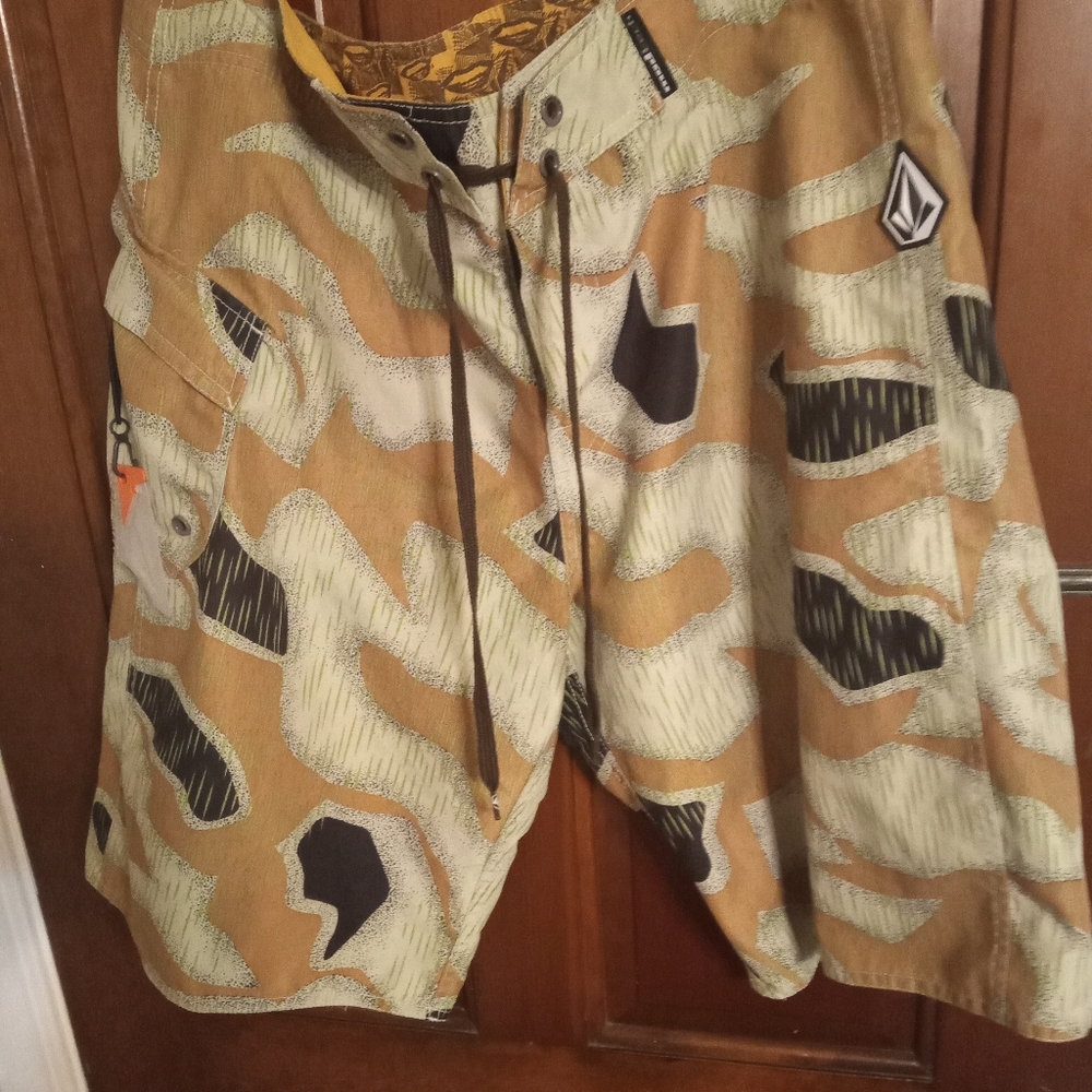 Men's board shorts